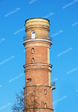 Der Leuchtturm von Travem?nde unter strahlend blauem Himmel - The Lighthouse of Travem?nde under a bright blue sky