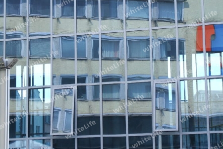 Verzerrung in einer Glasfassade
