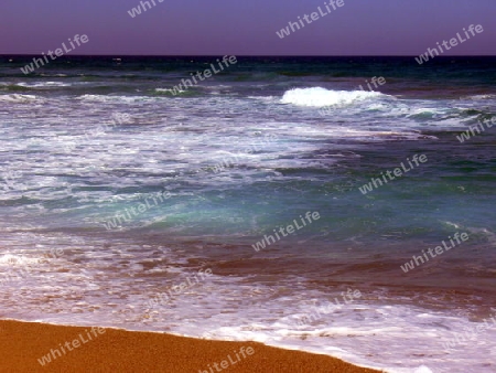 Wellen am Sandstrand