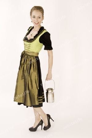 Bayrisches M?dchen in Tracht Bavarian girl costume
