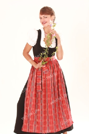 Bayerische Frau mit duftender Blume 