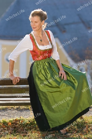 Alte bayerische Frau in Tracht 