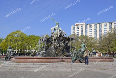 Neptunbrunnen am Alexanderplatz, Berlin, Deutschland, Europa, oeffentlicherGrund