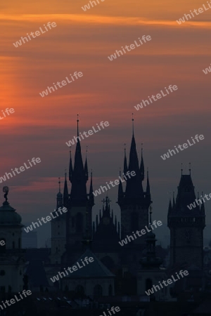 Teynkirche kurz vor Sonnenaufgang,  Prag,  Altstaedter Ring, Altstadt, Tschechien, Europa, Boehmen, Europa