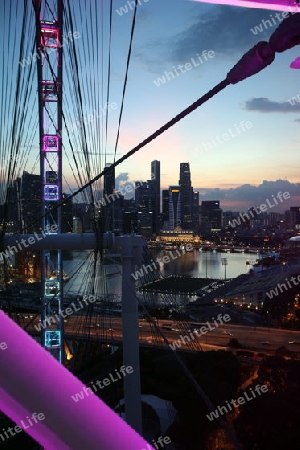 Asien, Suedostasien, Singapur, Bankenviertel, Skyline, Riesenrad, Flyer, abend,
Die Skyline aus sicht der Riesenrad dem Flyer auf das Bankenviertel von Singapur in Suedost Asien.   