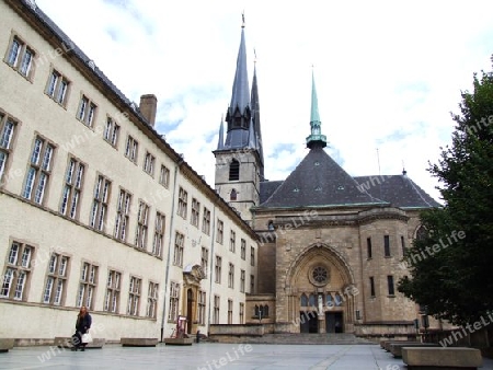 Luxemburg Bibliothek und Kathedrale