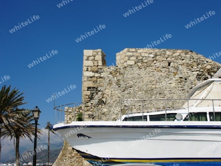 Burgmauer und Boot