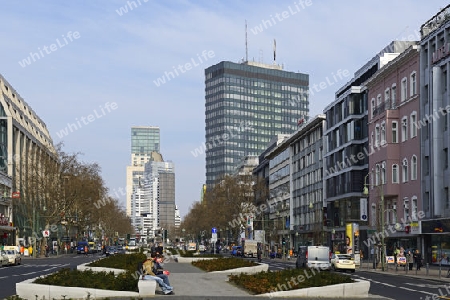 Tauentzienstrasse, Mittelpromenade, im Hintergrund Europacenter, Zoofenster,  Berlin, Deutschland , Europa, oeffentlicherGrund