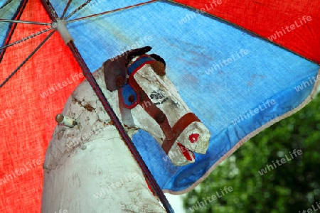 Spielzeug-Pferd mit Schirm