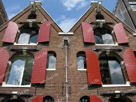Amsterdam, Giebelhaus mit Fensterlaeden
